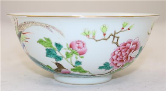 A Chinese famille rose bowl, 15.2cm